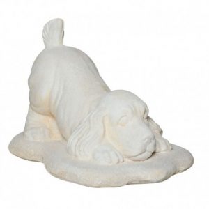 Statue chien joueur en pierre reconstituée vieillie – Sculpture décorative intérieure et extérieure